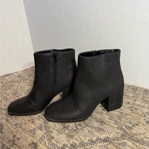 Black snakeskin boots